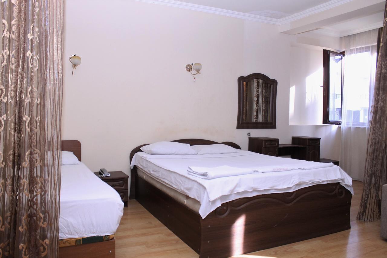 באטומי Hotel Hayat מראה חיצוני תמונה