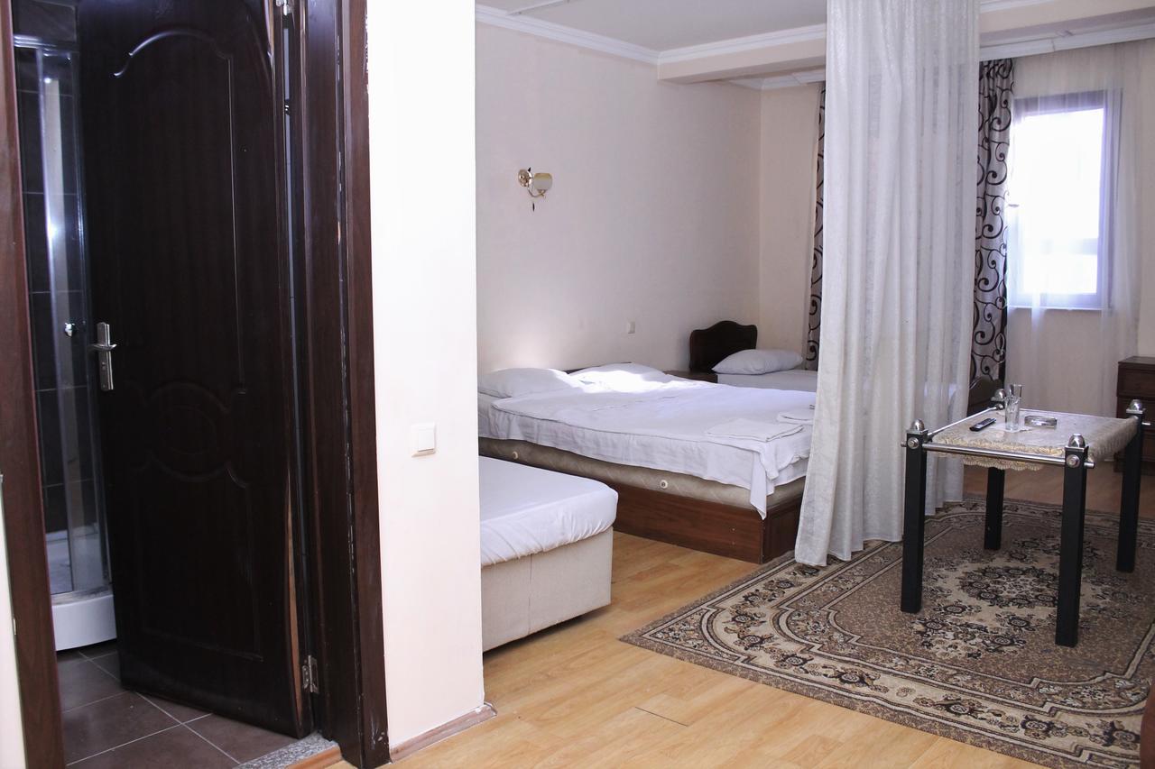 באטומי Hotel Hayat מראה חיצוני תמונה